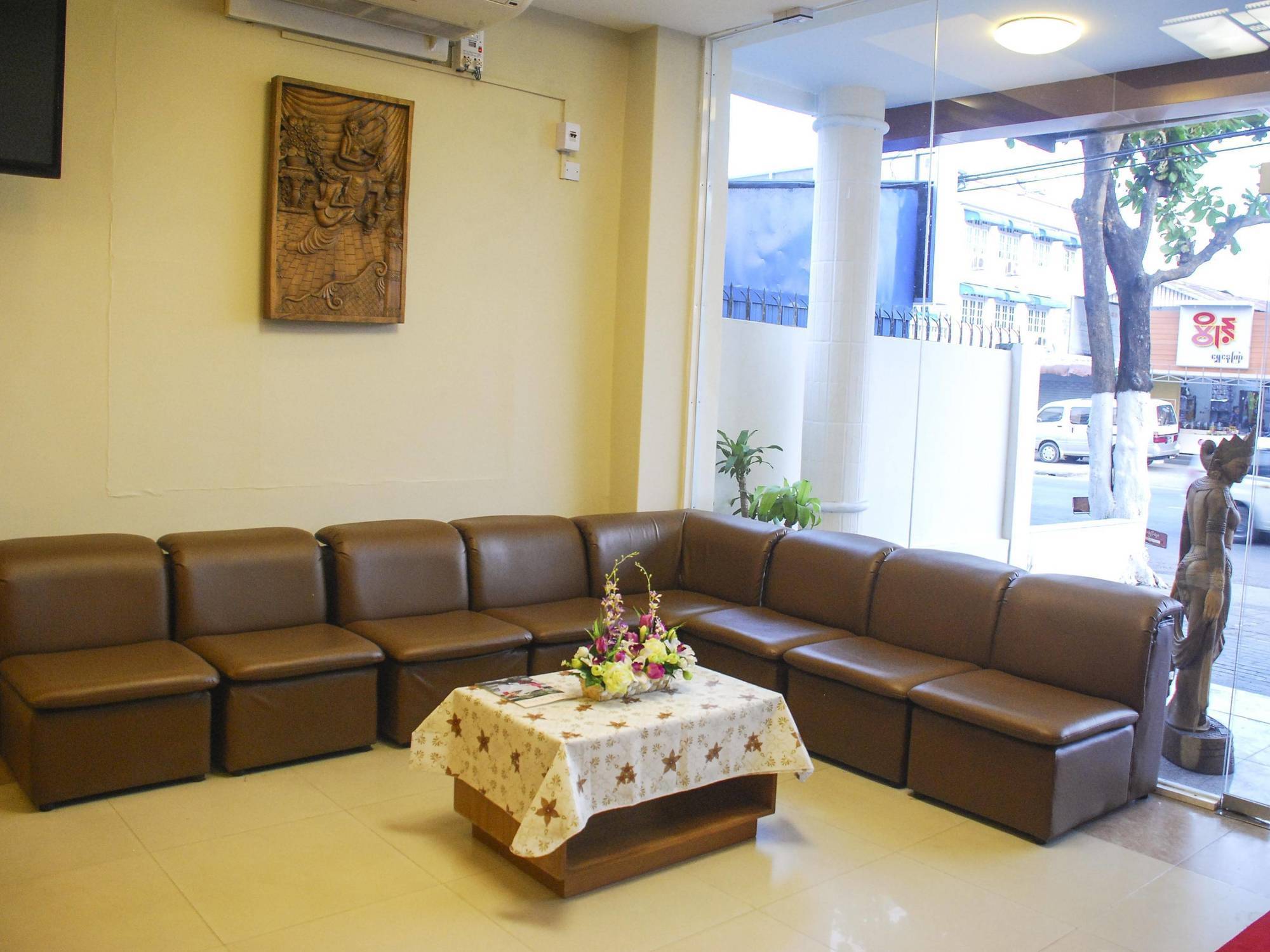 יאנגון Pleasure View Hotel מראה חיצוני תמונה