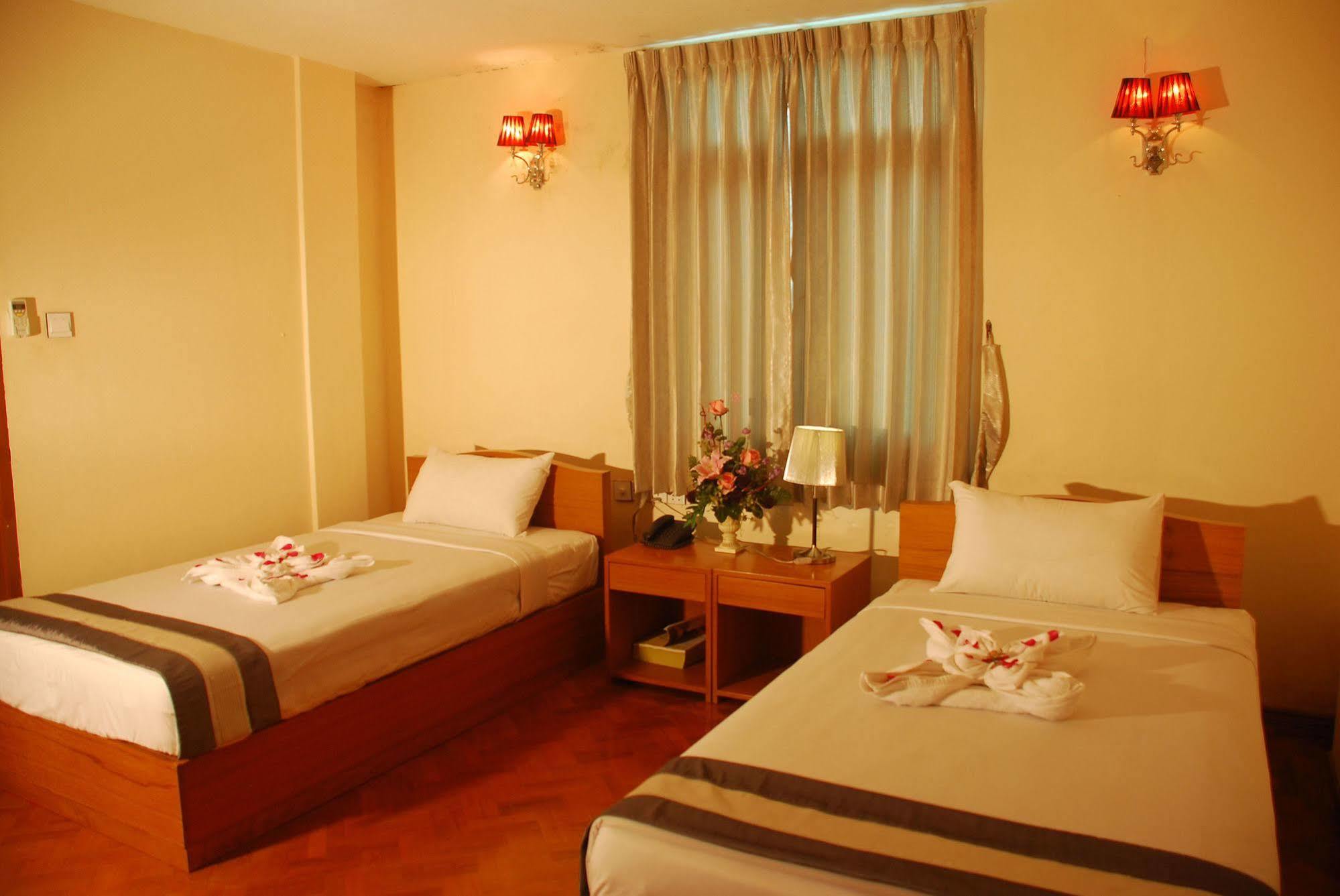 יאנגון Pleasure View Hotel מראה חיצוני תמונה