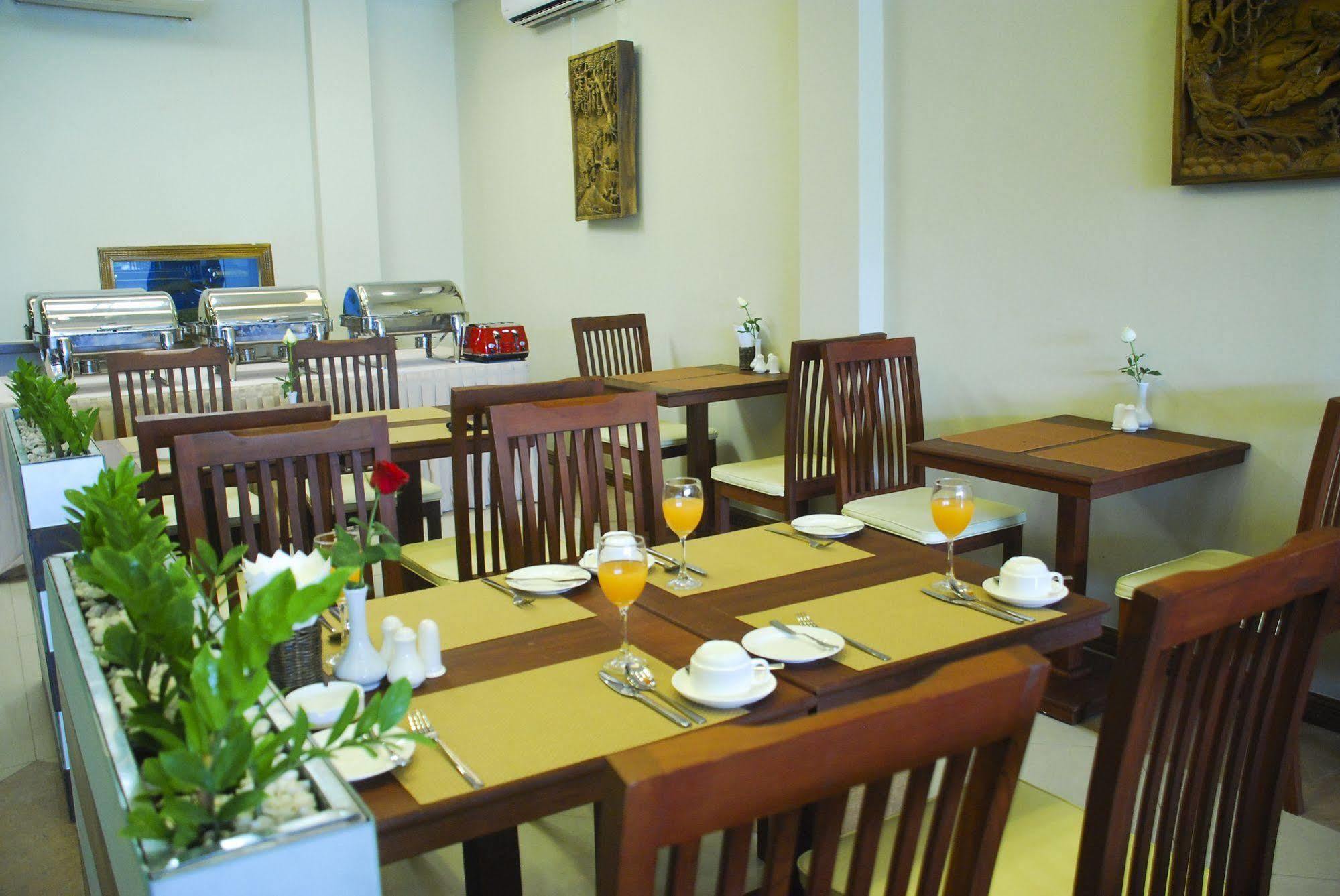 יאנגון Pleasure View Hotel מראה חיצוני תמונה