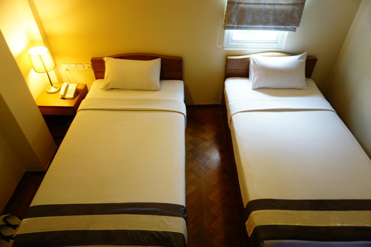 יאנגון Pleasure View Hotel מראה חיצוני תמונה